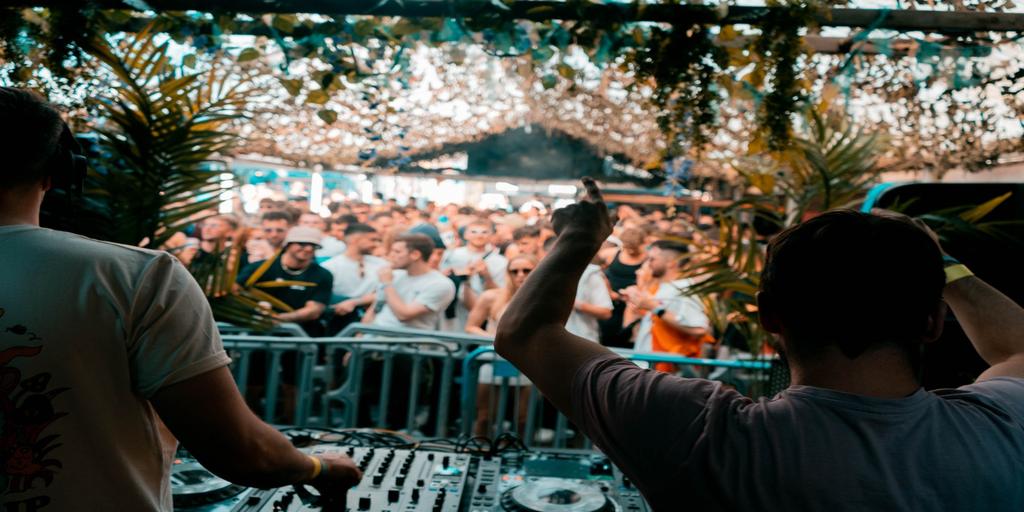 GLASSHOUSE Summer Courtyard Party w/ DJ SWISHA, Suchi, Dr Dubplate, Fliss Mayo, sadsugar, DJ Ammi & more!