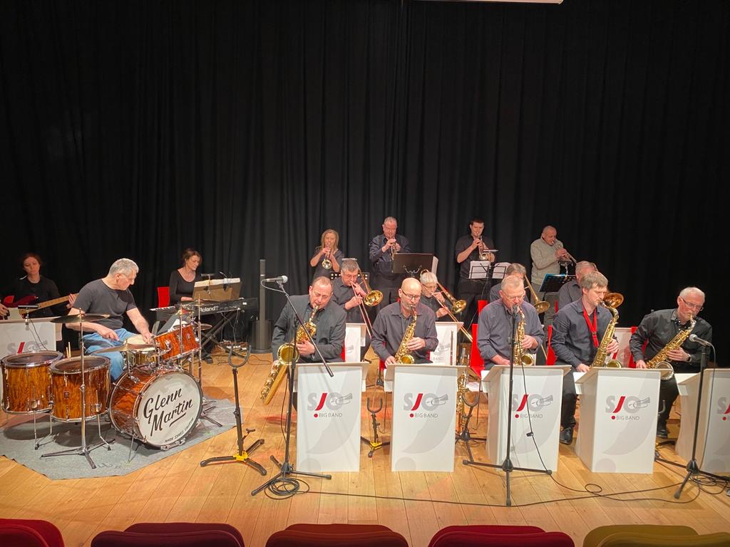 THE SURREY JAZZ ORCHESTRA feat. GEORGIE FELLOWS
