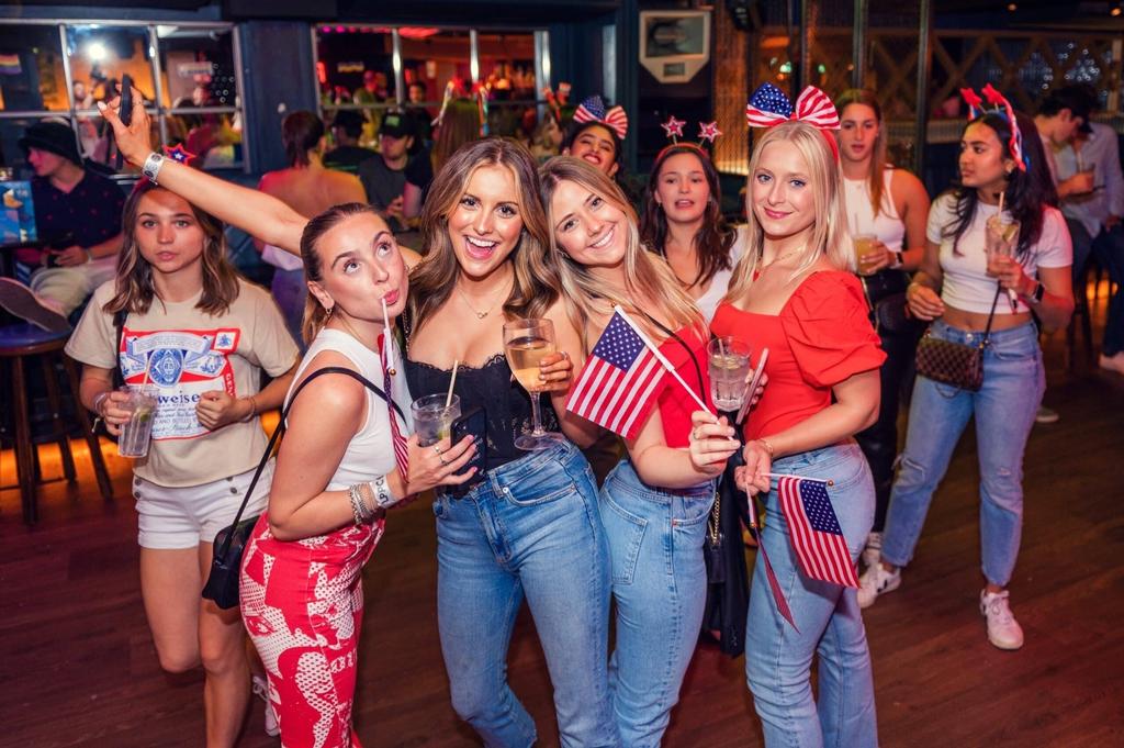 July 4 Bar Crawl London