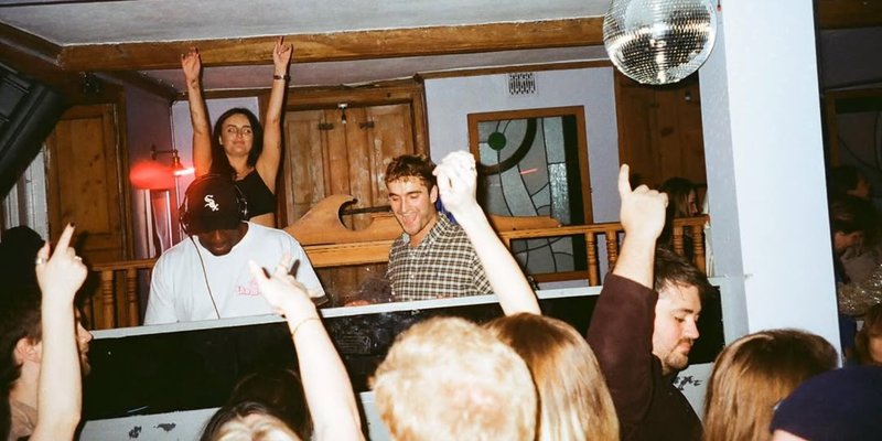 Singalong Saturdays w/ Dylan Max