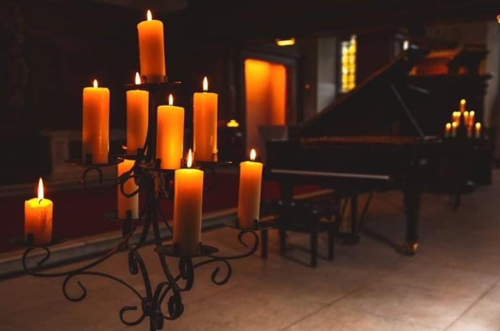 Rachmaninov 2nd and Grieg Piano Concertos at Christmas