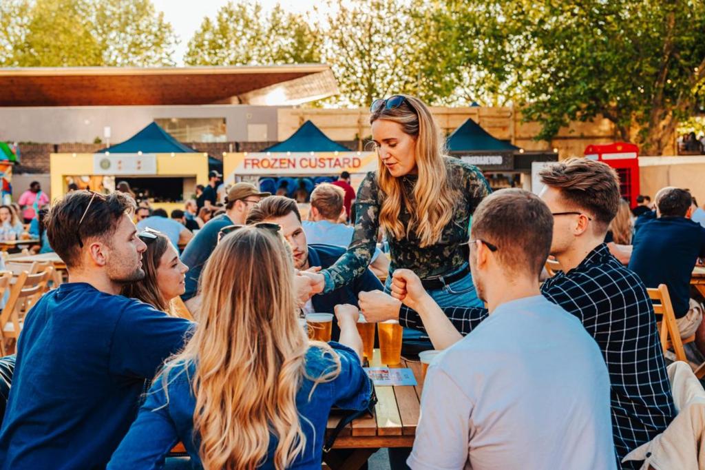 Southbank Summer Singles Pub Crawl (All Ages)