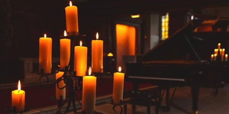 Rhapsody in Blue by Candlelight