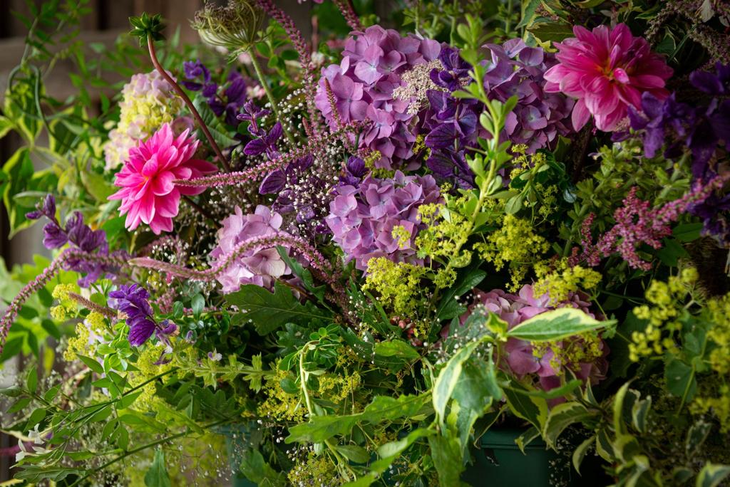 Flower Arranging: How To Make The Most Of Your Flowers