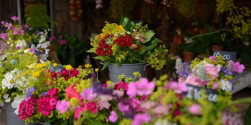 Flower Arranging: How To Make The Most Of Your Flowers