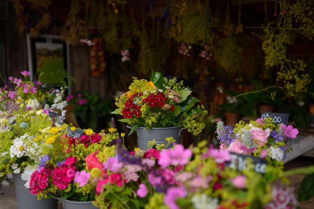 Flower Arranging: How To Make The Most Of Your Flowers