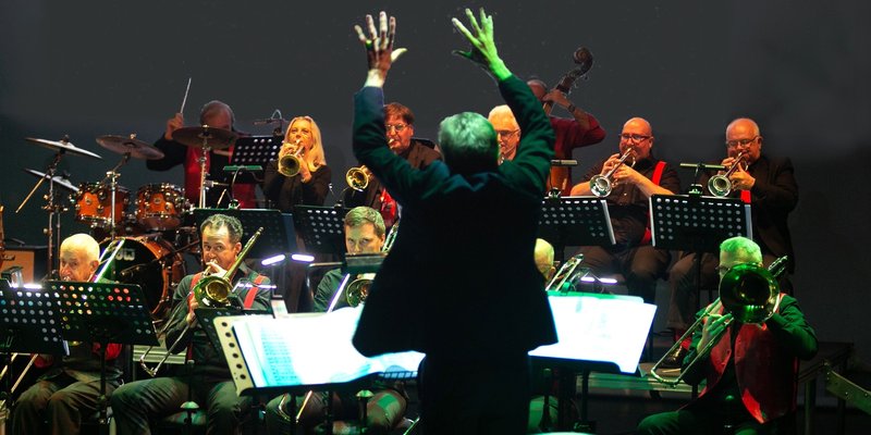 EMBER BIG BAND AND SINGERS - AN EVENING OF POPULAR CLASSICS