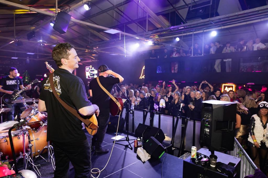 OffGrid | The BIG Xmas Bash with OMEGA BLEND