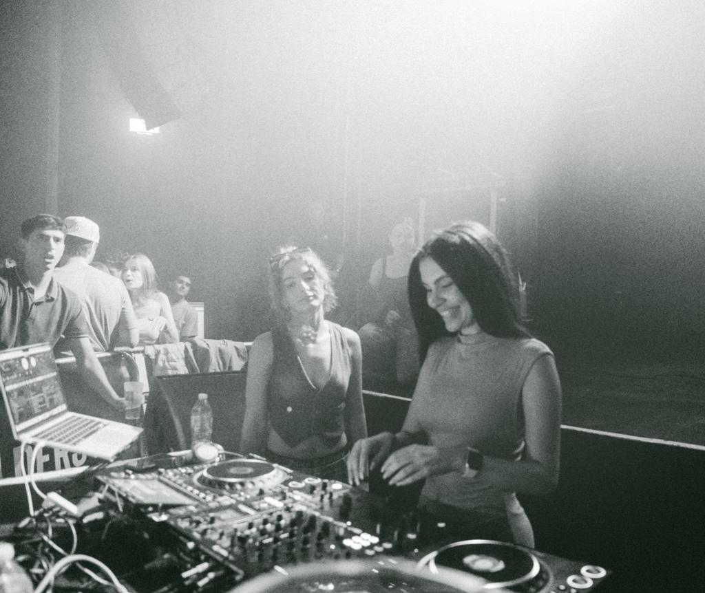 KOMEDIA LOCA 29 . 9 . 26