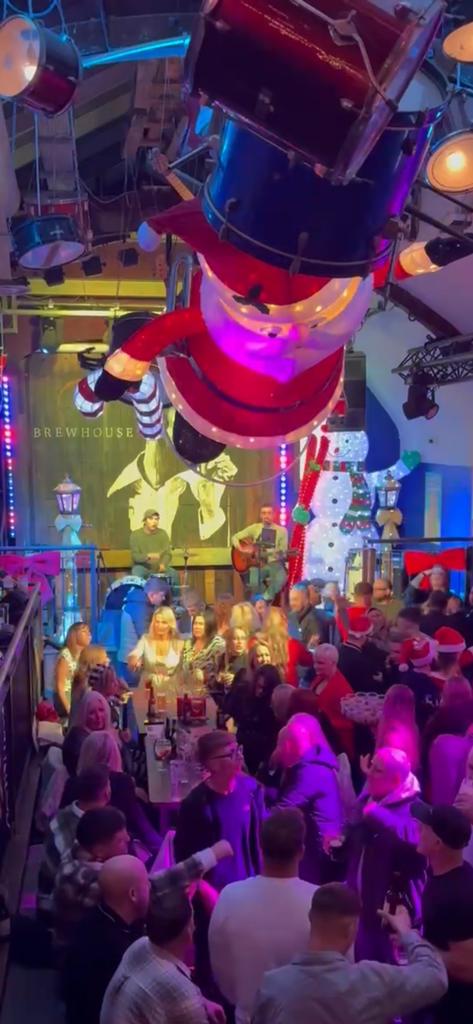 🌿🍒Brewhouse Mistletoe party🌿🍒