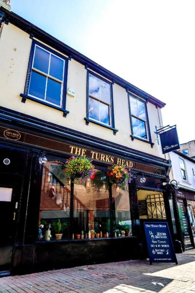 WHITE LIES @Turks Head