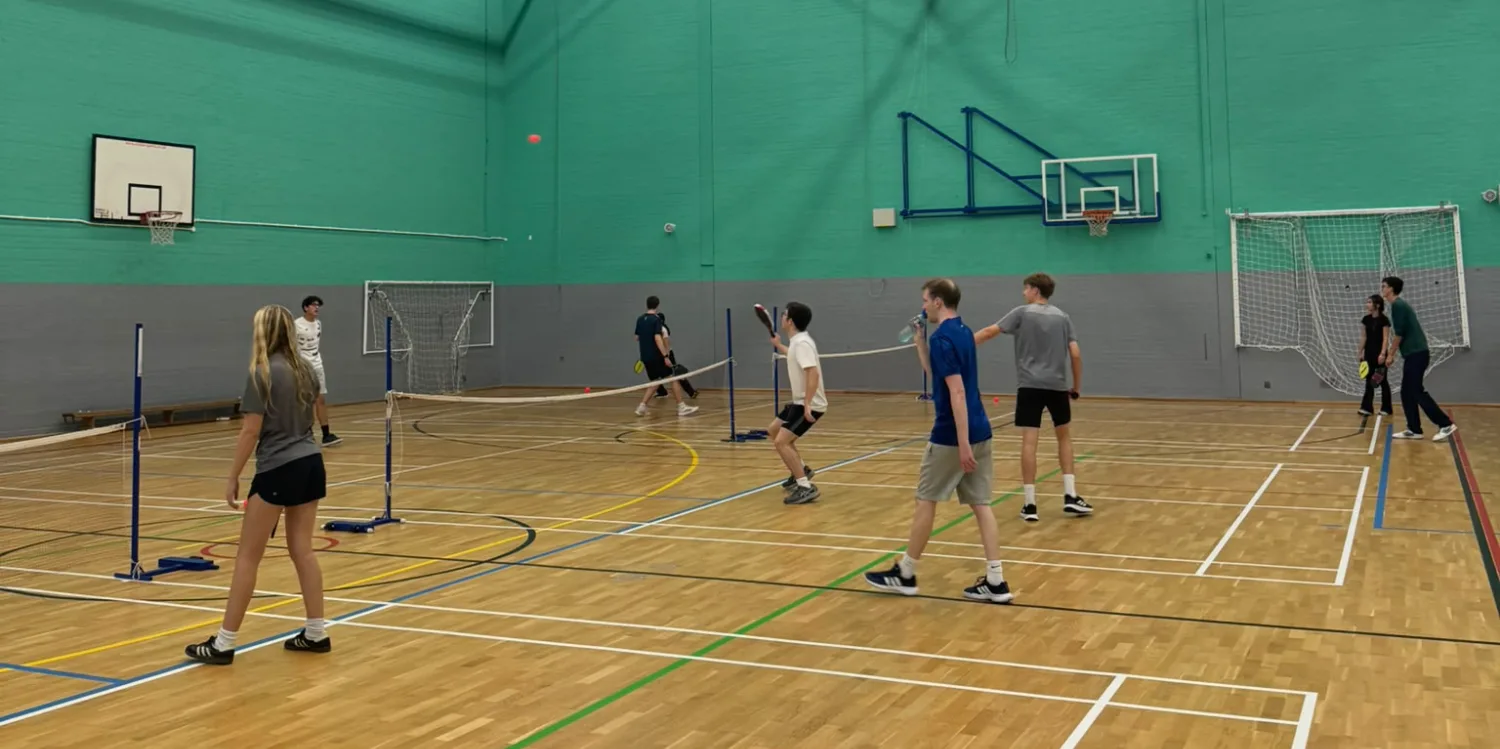 Friday session 9-10pm