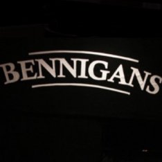 Bennigans bar